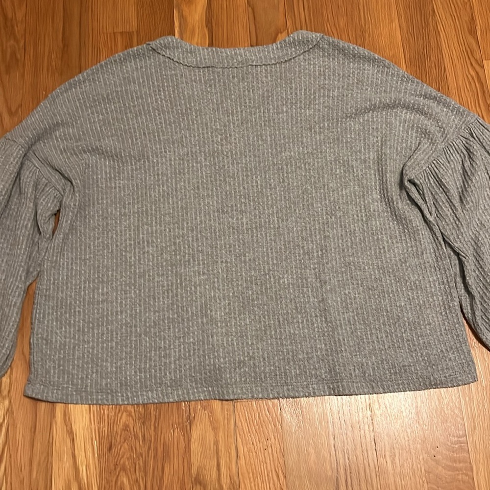 Vestique Gray waffle knit top v-neck top Size Small - Picture 11 of 12